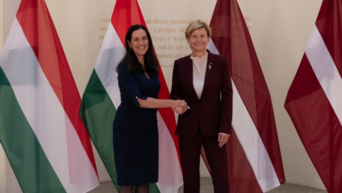 Anita Orbāna un Baiba Braže