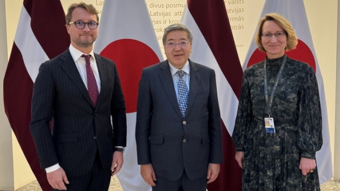 Jasuši Masaki tiekas ar Daci Melbārdi