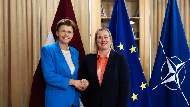 Baiba Braže un Jutta Urpilainen