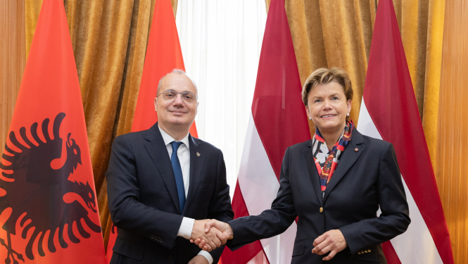 Igli Hasani un Baiba Braže