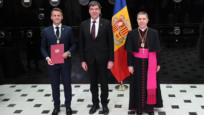 Latvijas vēstnieks Andorā Jānis Zlamets, Andoras Firstistes valsts vadītājs - līdzprincis, Francijas Republikas prezidents Emanuels Makrons, Andoras Firstistes līdzprincis, Urgelas bīskapas Žozeps Ļuiss Serrano Pentinats