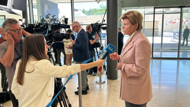 Ārlietu ministre Baiba Braže uzrunā medijus