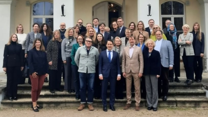 Sanāksmes dalībnieku kopbilde