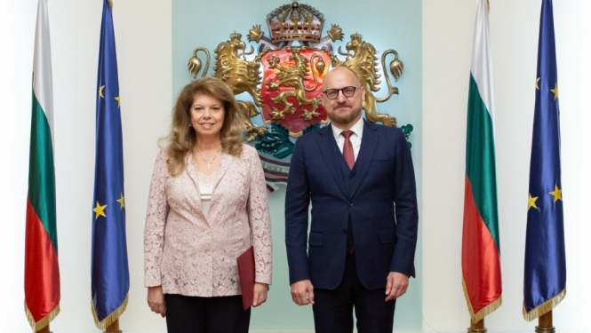 Vēstnieks Raimonds Jansons un Bulgārijas prezidente Iliana Jotova