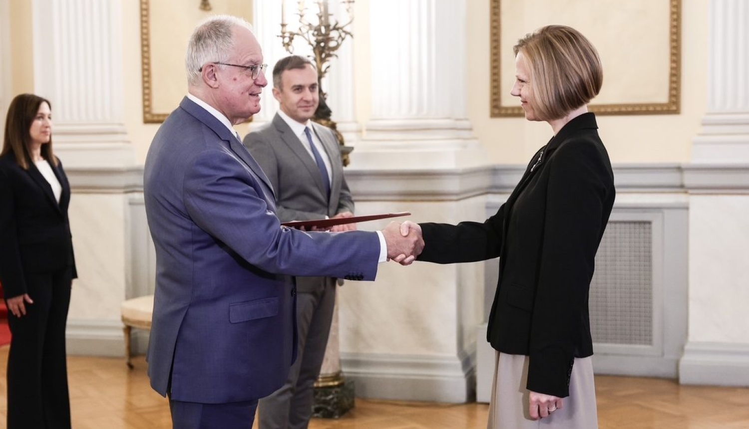 Ieva Cēsniece iesniedz akreditācijas vēstuli Grieķijas prezidentam Konstantinam Tasulam