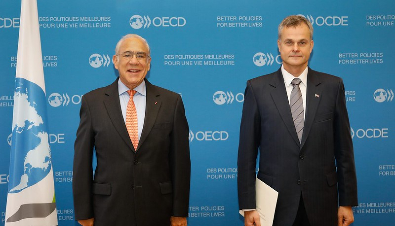 Latvia’s Ambassador to the OECD, Indulis Ābelis, presents his letter of credence to Secretary-General Angel Gurría