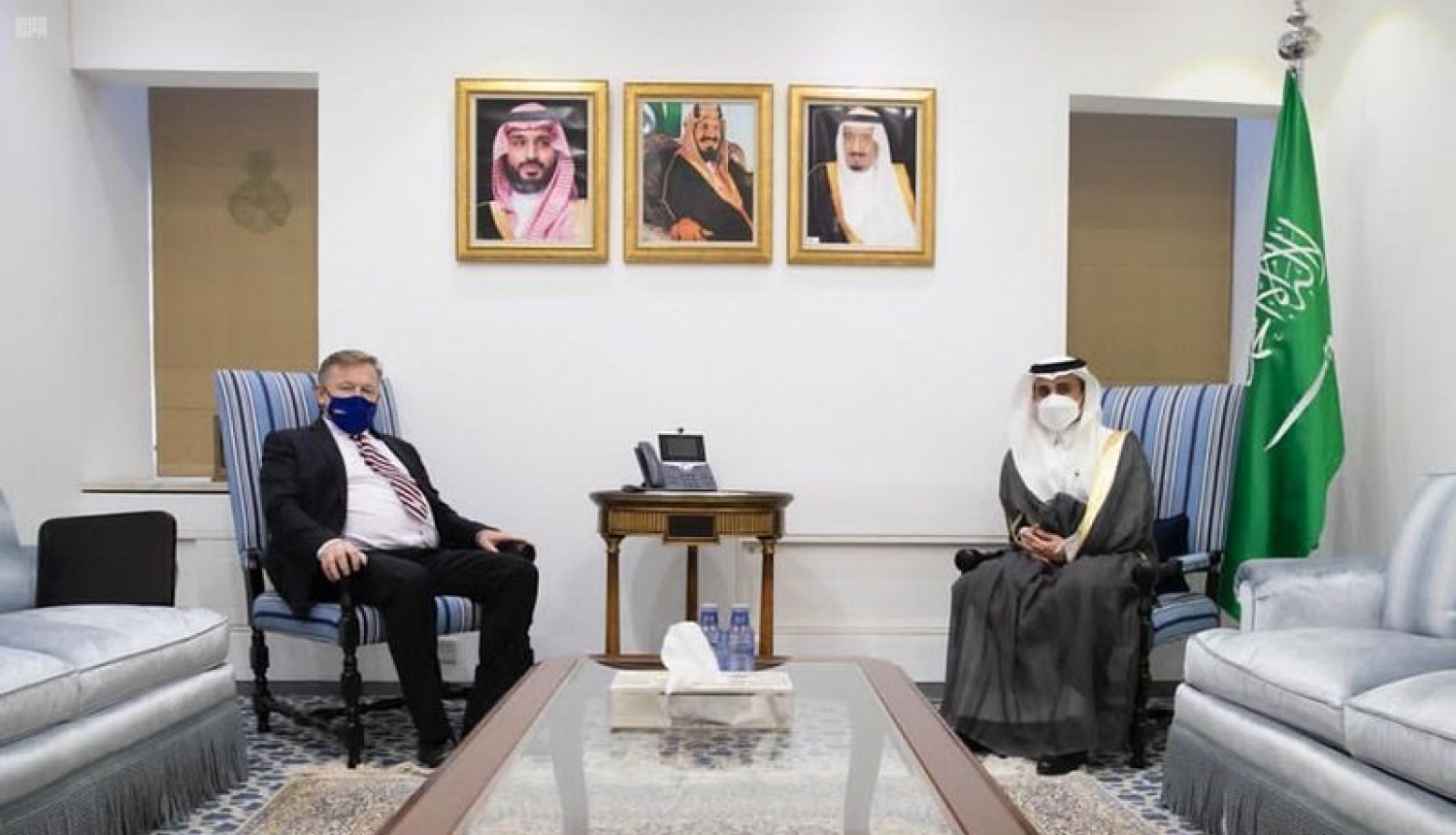 Ambassador Atis Sjanīts presents copies of his credentials in Saudi Arabia