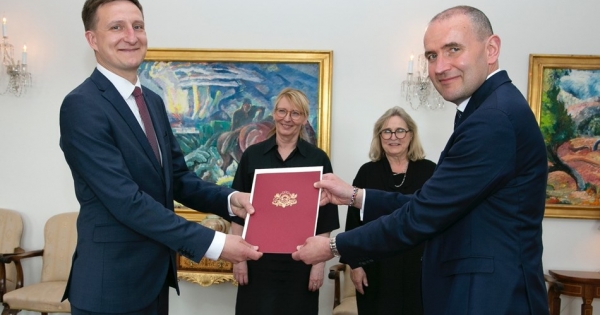 The Latvian Ambassador Mārtiņš Klīve presents his credentials to the President of Iceland