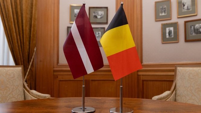 Latvijas un Beļģijas karogi
