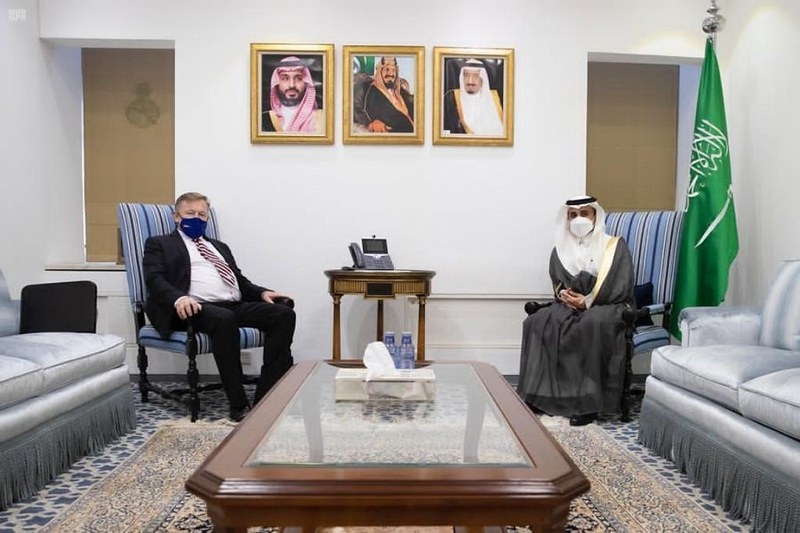 Ambassador Atis Sjanīts presents copies of his credentials in Saudi Arabia