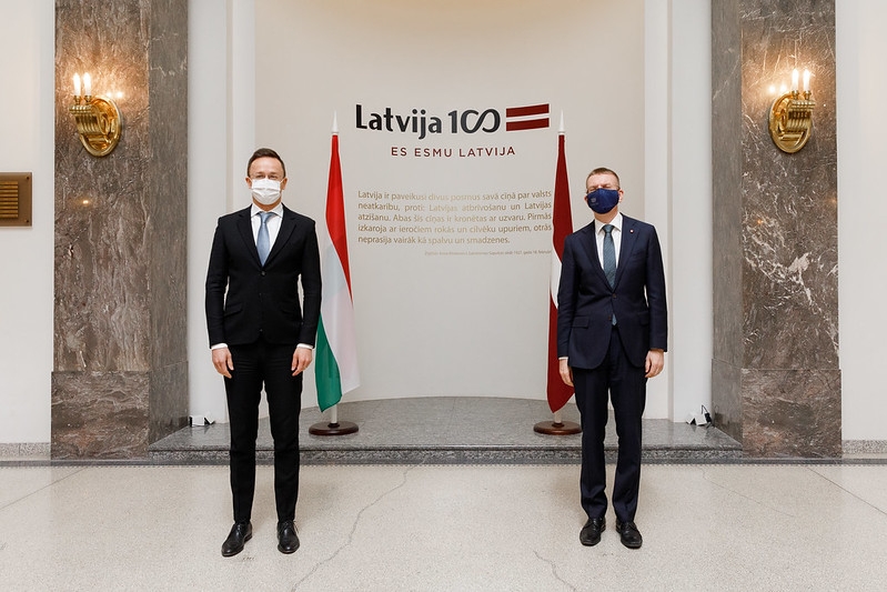 Edgars Rinkēvičs ar Ungārijas kolēģi pārrunā divpusējo sadarbību un starptautiskās aktualitātes 