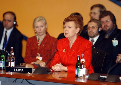 Vaira Vīķe-Freiberga piedalās NATO samitā Prāgā