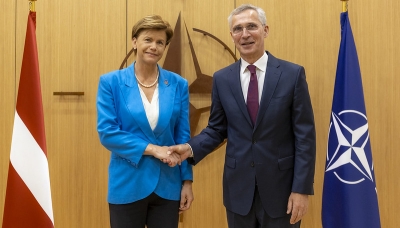 Baiba Braže un Jens Stoltenberg