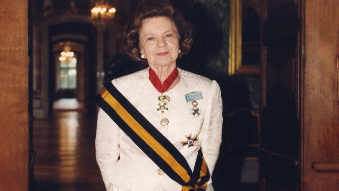 Izcilajai Latvijas diplomātei Ainai Nagobads-Ābols 100. jubileja
