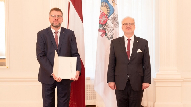 Valsts prezidents pasniedz akreditācijas vēstuli Latvijas vēstniekam Francijā un pārstāvim Starptautiskajā Frankofonijas organizācijā Eduardam Stiprajam