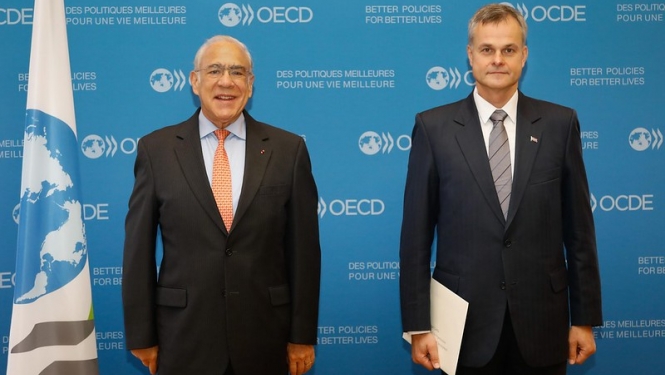 Latvijas vēstnieks OECD Indulis Ābelis iesniedz akreditācijas vēstuli OECD ģenerālsekretāram