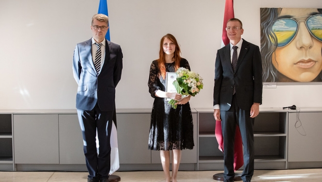 Latvijas un Igaunijas ārlietu ministri pasniedz Valodu balvu Ilzei Tālbergai