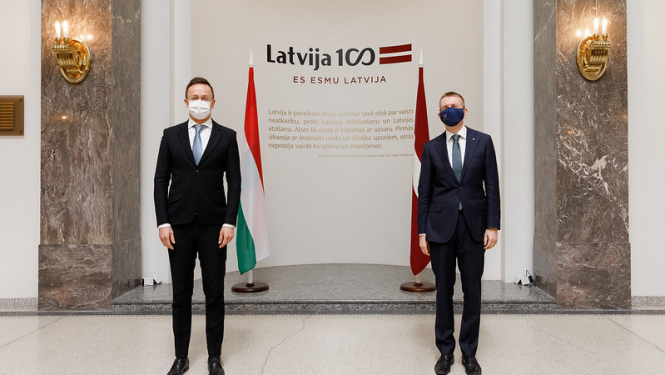 Edgars Rinkēvičs and the Hungarian Foreign Minister discuss bilateral cooperation and current international developments