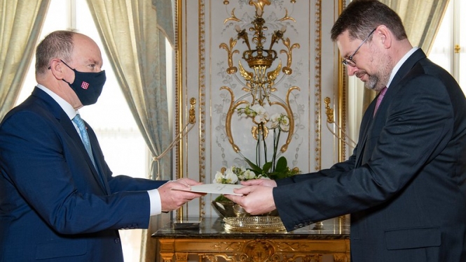Vēstnieks Eduards Stiprais iesniedz akreditācijas vēstuli Monako firstam Albertam II