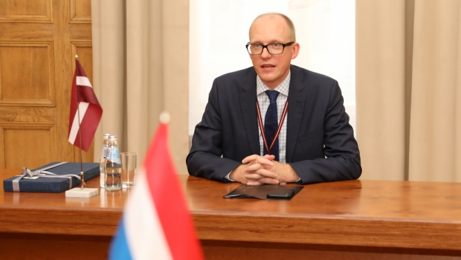 Valsts sekretārs atvadu vizītē pieņem Nīderlandes vēstnieku