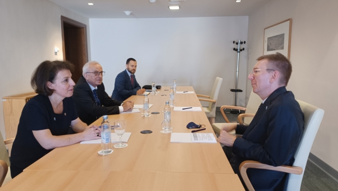Latvijas ārlietu ministrs pauž gandarījumu par Latvijas atgriešanos starptautiskajā operācijā Kosovā