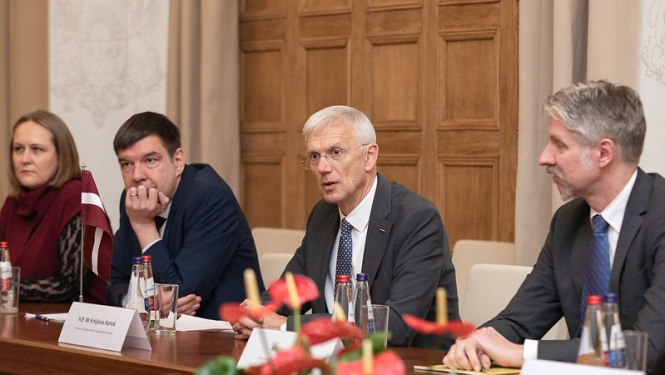 K.Kariņš un NOR