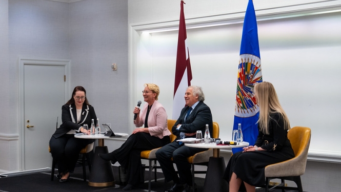 Diskusija vēstniecībā "Sieviešu loma tehnoloģiju nākotnē: drošība, ētika un kultūra". 12.11.2024.