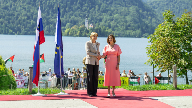 Ārlietu ministre Baiba Braže un ar Slovēnijas ārlietu ministre Tanja Fajoni (Tanja Fajon), Bledā, 01.09.2025.