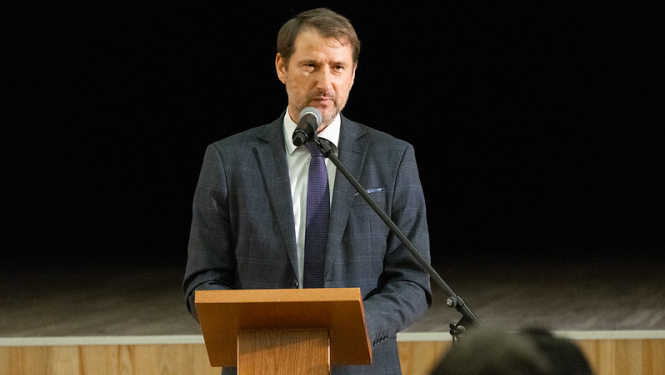 Andžejs Viļumsons reģionālajā vizītē Latgalē uzrunā pasākuma dalībniekus