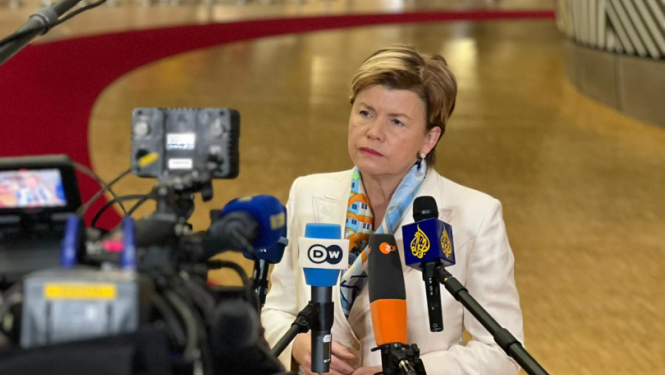 Baiba Braže uzrunā medijus pirms sanāksmes