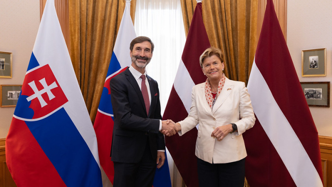 Ārlietu ministre Baiba Braže un Slovākijas ārlietu un Eiropas lietu ministrs Jurajs Blanārs