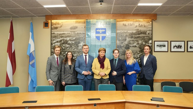 Baibas Bražes tikšanās ar Līvānu novada domes priekšsēdētāju Dāvidu Rubenu dalībnieku kopbilde