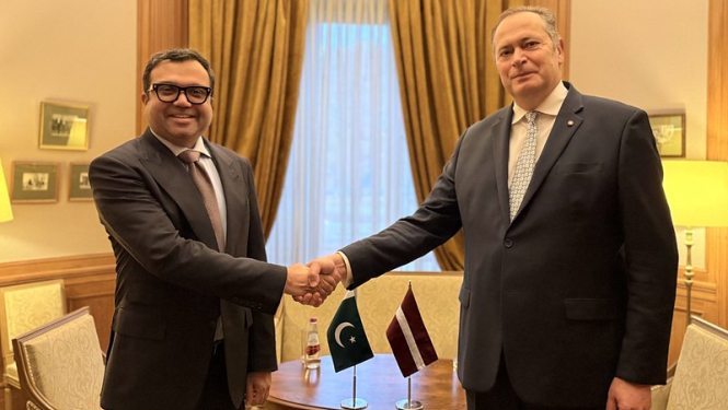 Valsts sekretāra vietnieks-administratīvais direktors Māris Selga un Pakistānas Islāma Republikas ārkārtējais un pilnvarotais vēstnieks Latvijā Muhammads Samiurrehmāns