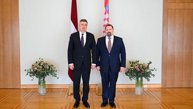 Horvātijas Republikas prezidents Zorans Milanovičs un vēstnieks Jurijs Pogrebņaks