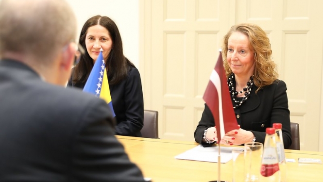 Valsts sekretārs Andris Pelšs tiekas ar Bosnijas un Hercegovinas nerezidējošo vēstnieci Anesu Kunduroviču-Miļaku (Anesa Kundurović Miljak)