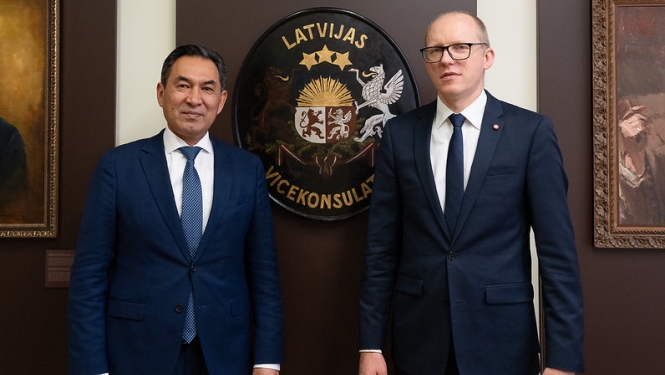 Ārlietu ministrijas valsts sekretārs Andris Pelšs pieņem Kazahstānas vēstnieku Daurenu Karipovu (Dauren Karipov)