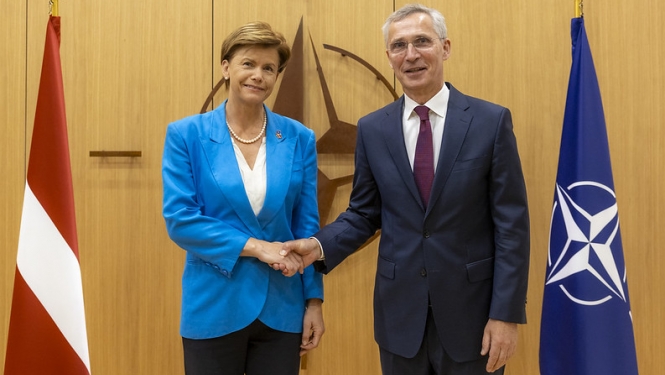 Baiba Braže un Jens Stoltenberg