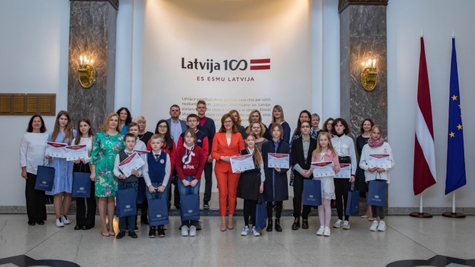 Bērnu zīmējumu konkursa "Sargāsim Latviju kopā" laureāti