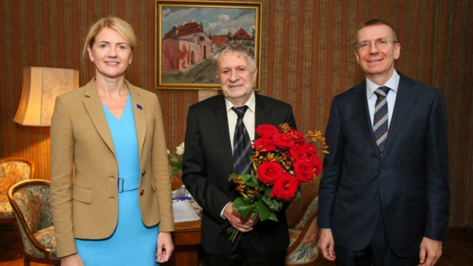 Latvijas un Igaunijas ārlietu ministri pasniedz Valodu balvu Lembitam Vabam