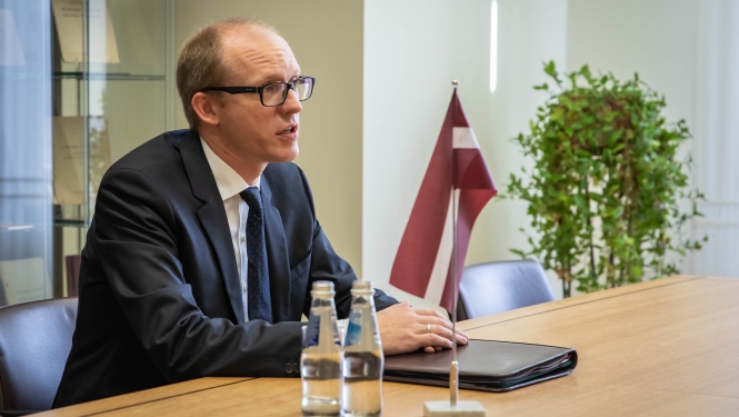 Valsts sekretārs akreditācijas vizītē pieņem jauno Šveices Konfederācijas vēstnieku