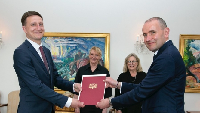M. Klīves akreditācija Islandē