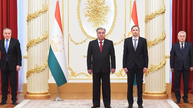 Latvijas vēstnieks Reinis Trokša iesniedz akreditācijas vēstuli Tadžikistānas prezidentam