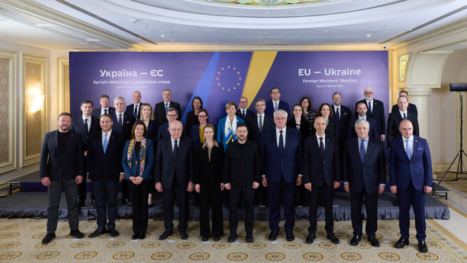 Sanāksmes dalībnieku kopbilde