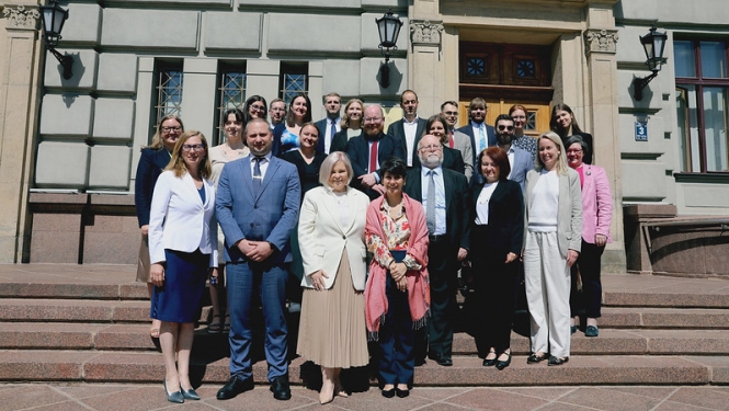 Sanāksmes dalībnieku kopbilde