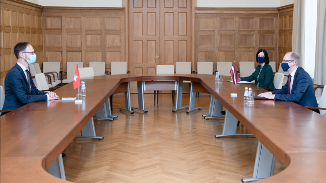 Valsts sekretārs atvadu vizītē pieņem Šveices Konfederācijas vēstnieku