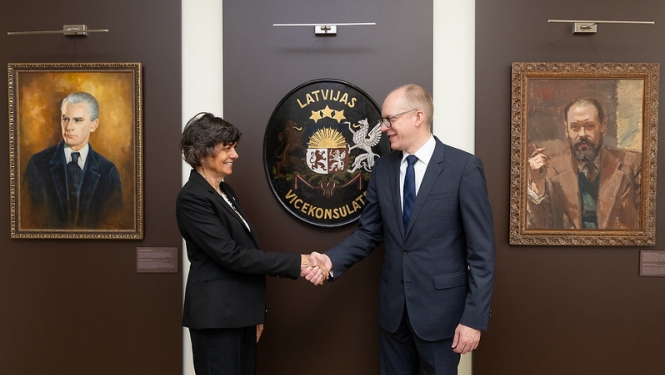 Therese Rath un Andris Pelšs sarokojas