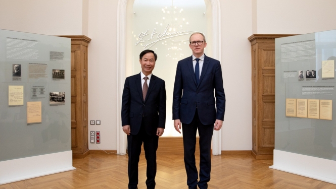Valsts sekretārs un Vjetnamas vēstnieks