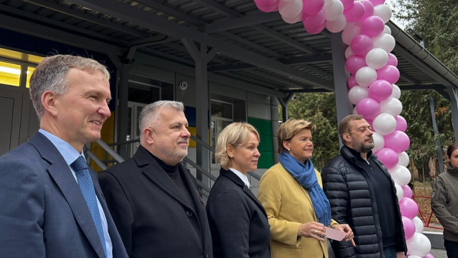 Rekonstruētā slimnīcas bērnu bloka atklāšanas dalībnieki