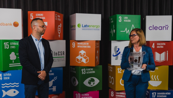 Godīgas balvas pasniegšana