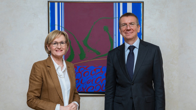 Ministrs tikeas ar M.Makginesu